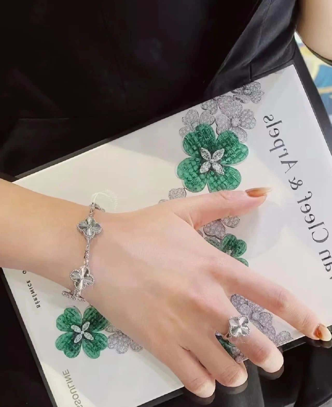 an Cleef &Arpels 梵克雅寶Vintage Alhambra ring四葉草白金鐳雕戒指高仿a貨